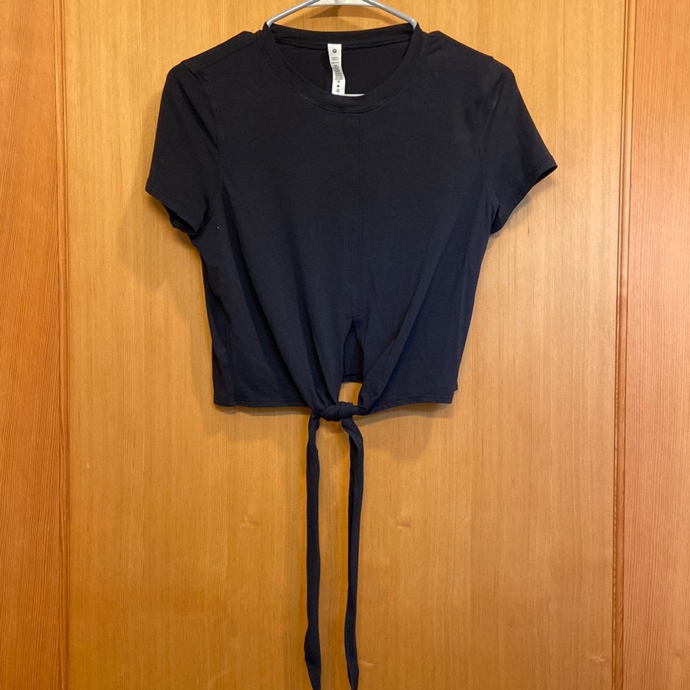 Lululemon cropped shirt